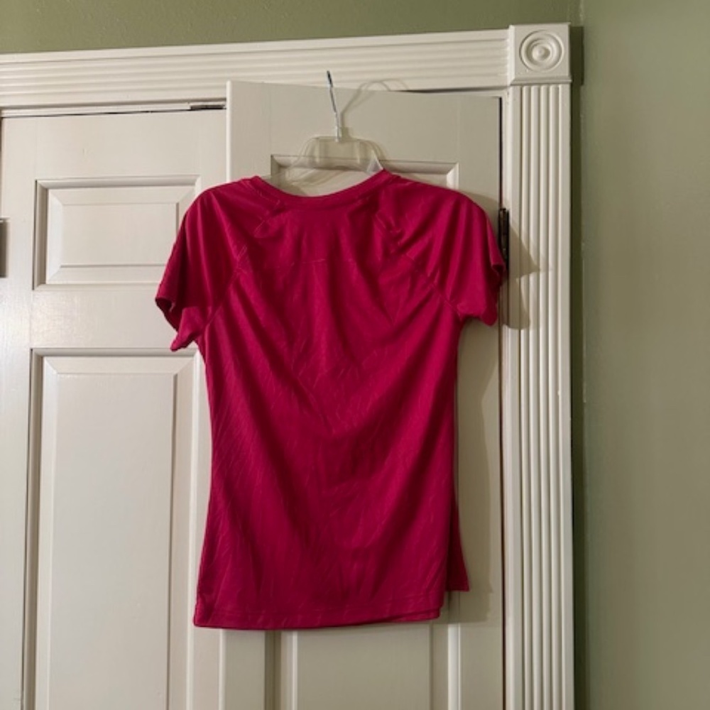 Pink Exercise Top, Size Medium, Excellent Condition!!! - Picture 2 of 2